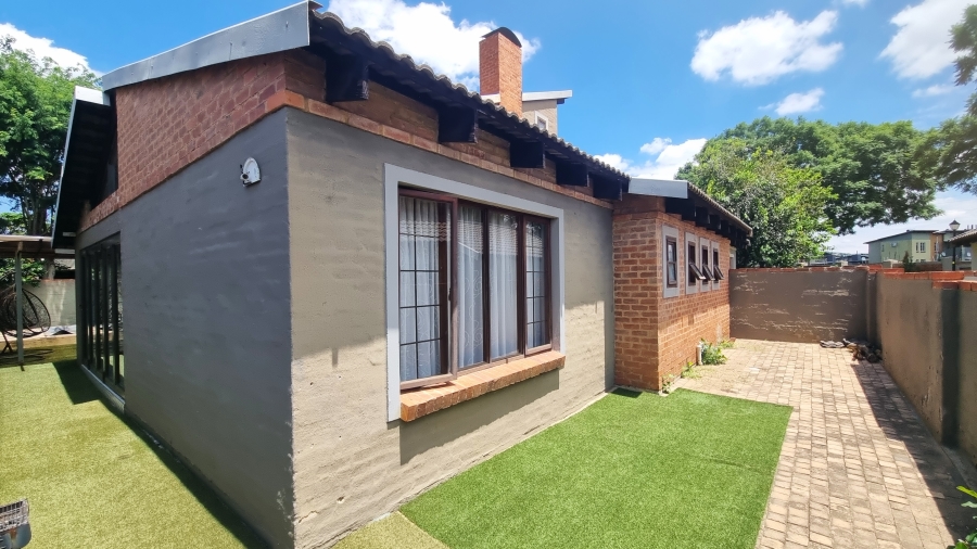 4 Bedroom Property for Sale in Waterval East North West